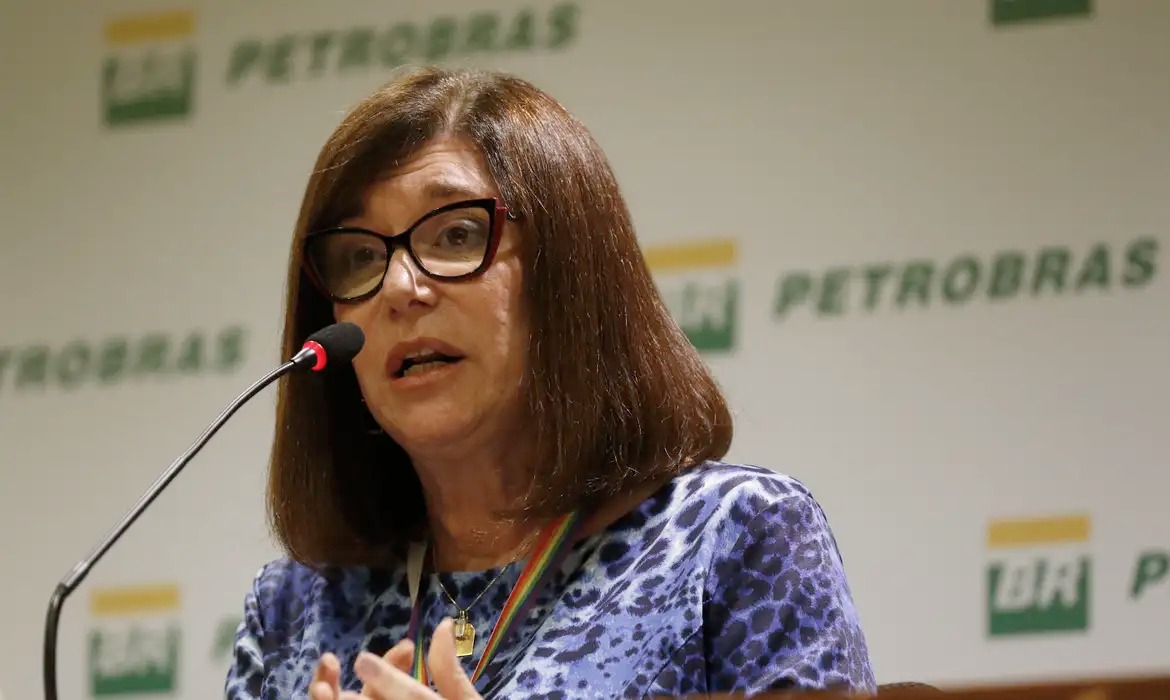 Magda Chambriard, presidente da Petrobras, troca três dos oito diretores da estatal