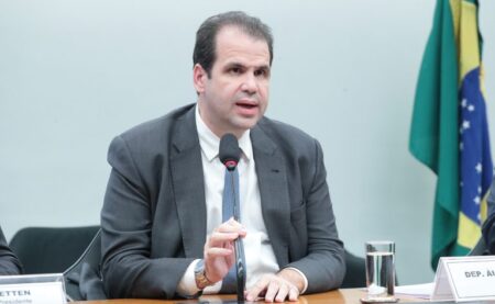 aureo-ribeiro-vai-apresentar-parecer-sobre-mudancas-no-codigo-de-transito