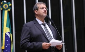 pl-estabelece-politica-nacional-de-transparencia-sobre-materiais-plasticos